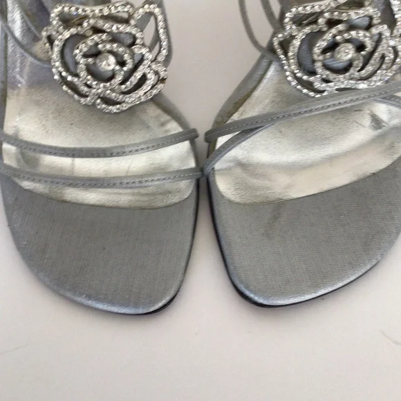 STUART WEITZMAN CRYSTAL FLOWER SANDALS SIZE 6 - Picture 9 of 16